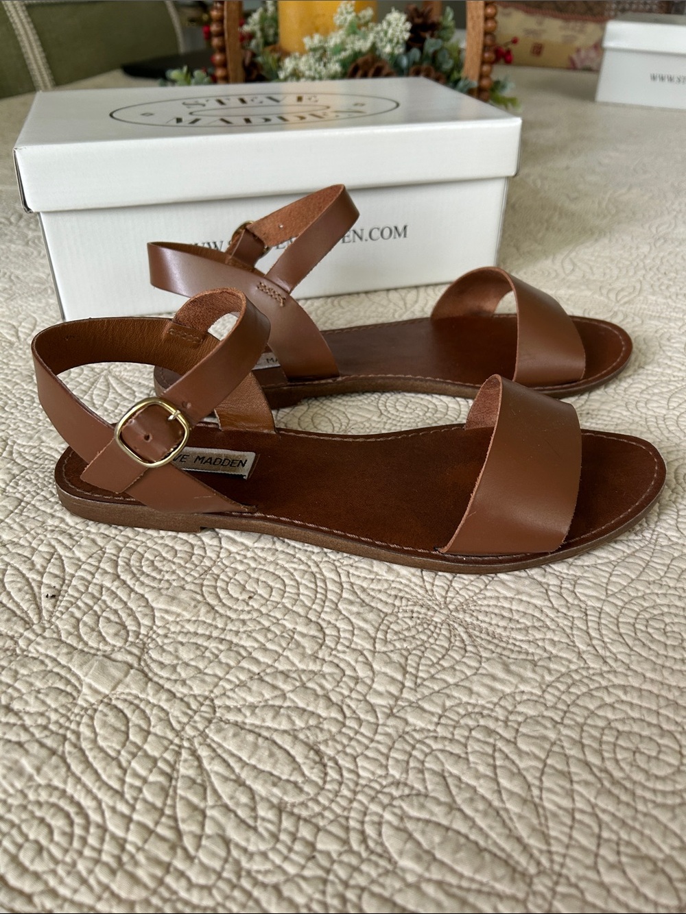Steve Madden Women's Tan Leather Sandals.
Normal wear. Good condition. Size 9.5 - Picture 2 of 9